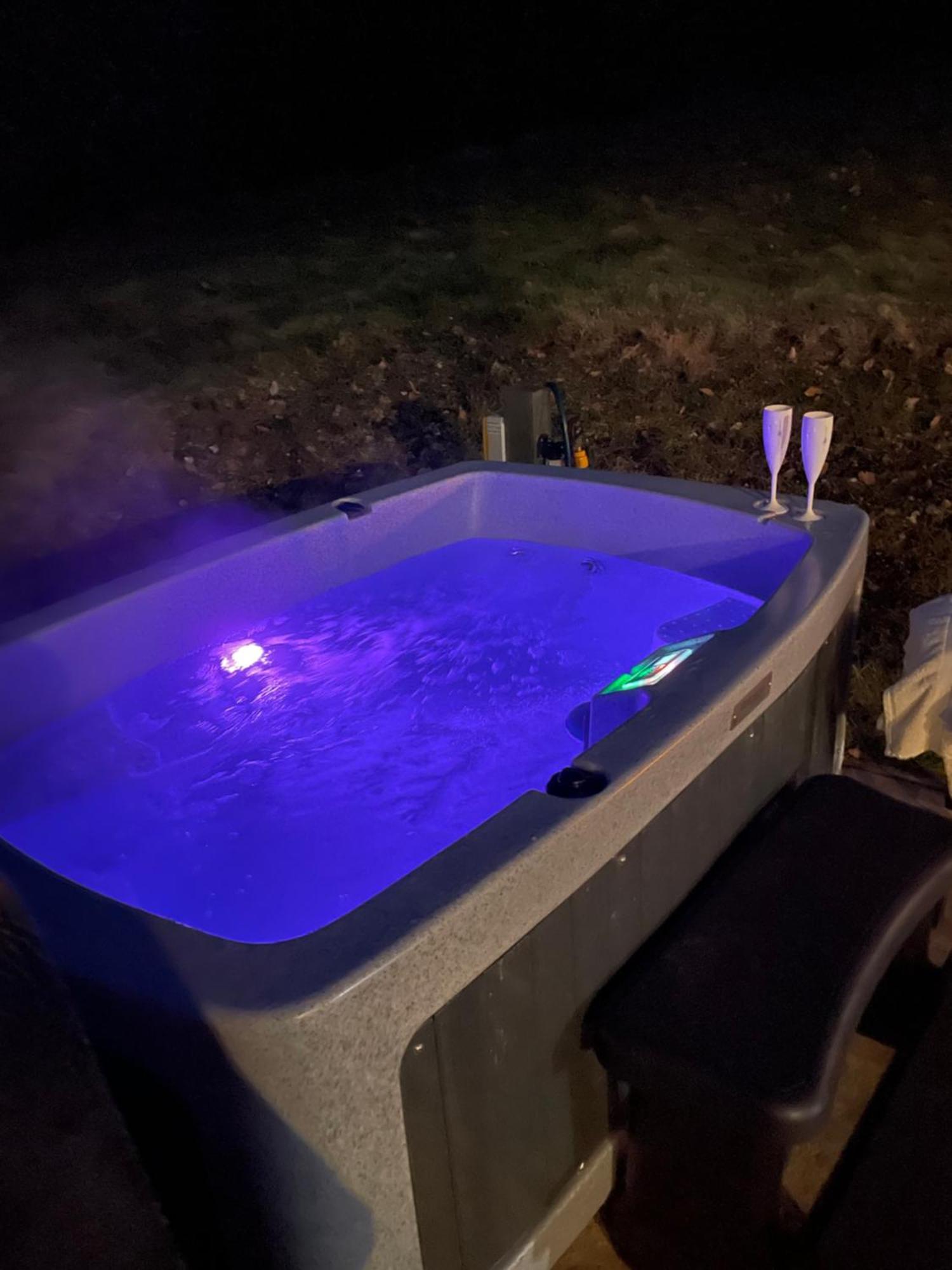 The Retreat, Own Hot Tub, Romantic Escape, Near 라임레지스 외부 사진
